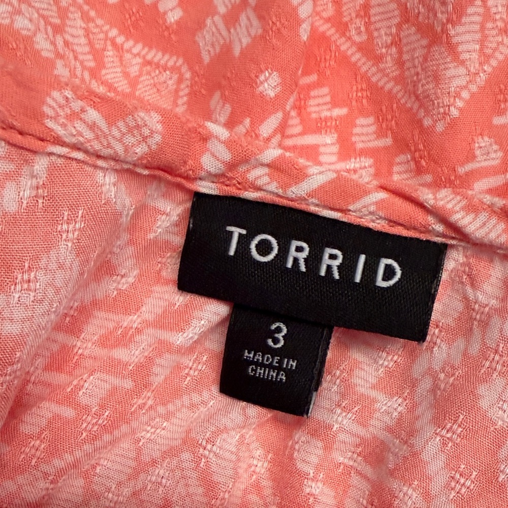 Torrid’s Women's Coral Patterned Top - Picture 4 of 4